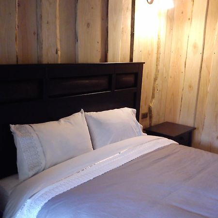 Hostal Los Alamos Neltume Room photo